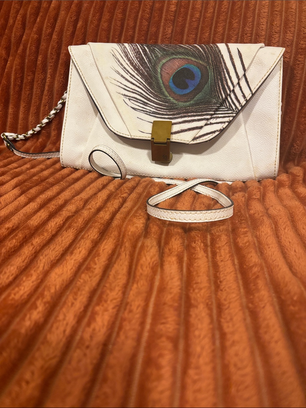 #Elliot Lucca White Oleather Crossbody Clutch With Peacock Feather Detail 12x8